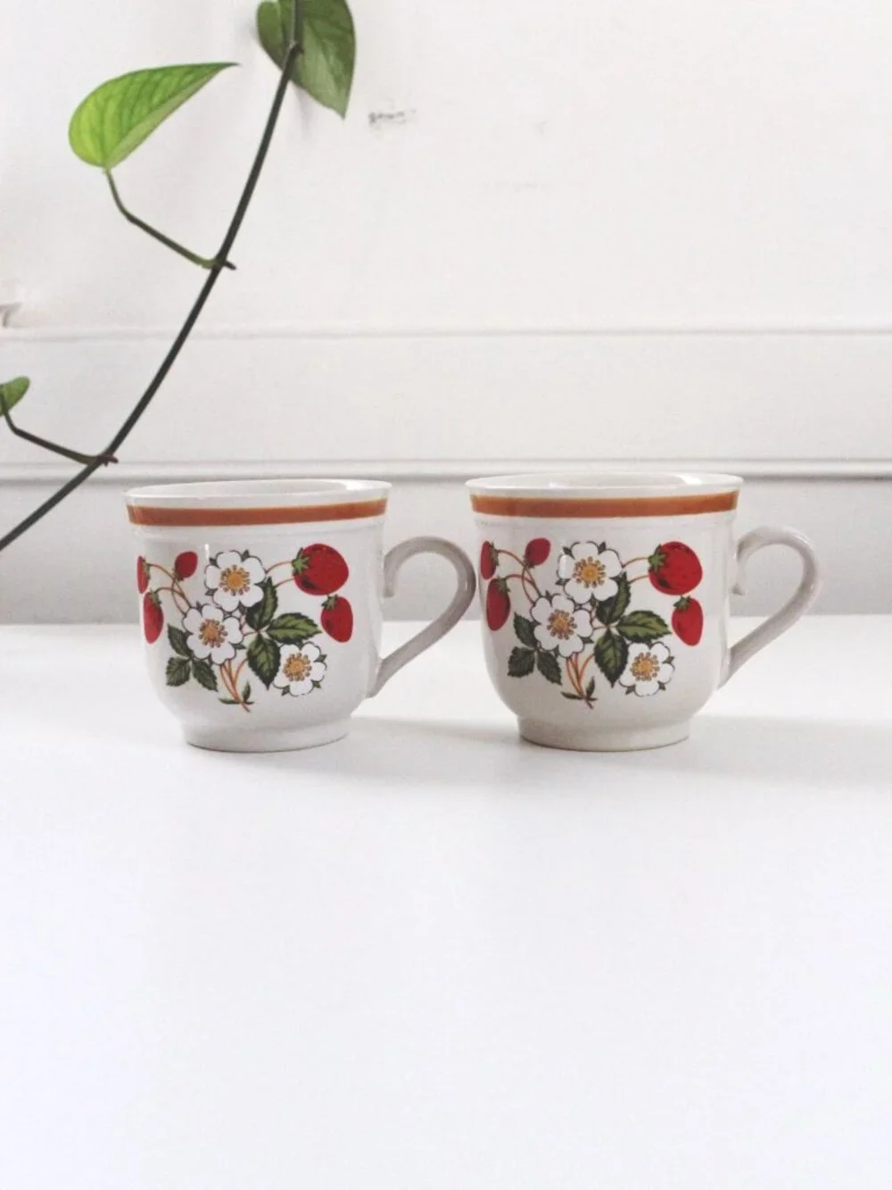 Vintage Coffee Mug Strawberry Stoneware Japan Strawberries & Cream 70s - Picture 2 of 4